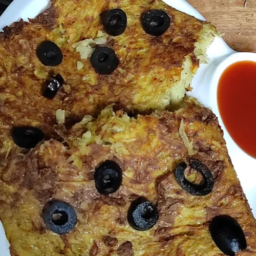 Air Fryer Hash Browns served with sauce