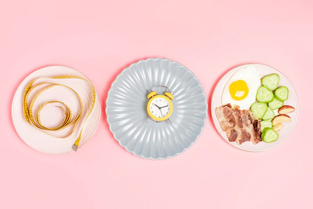 Image of three plates, one with measuring tape, second with a clock and third with healthy keto food